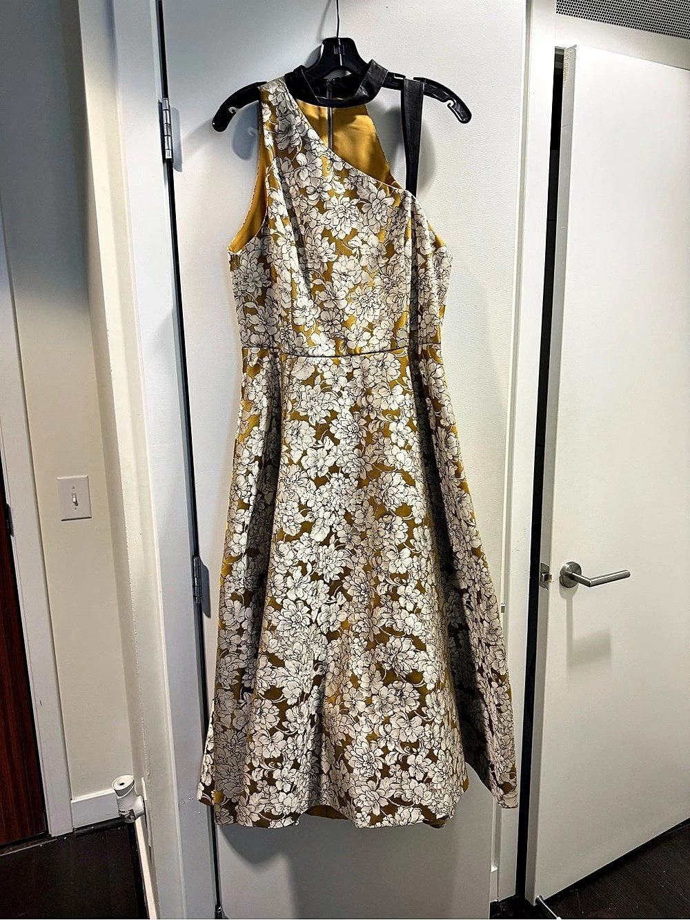 Alice & Olivia  Floral Midi Dress in Yellow & White Size 12. New, never worn. No